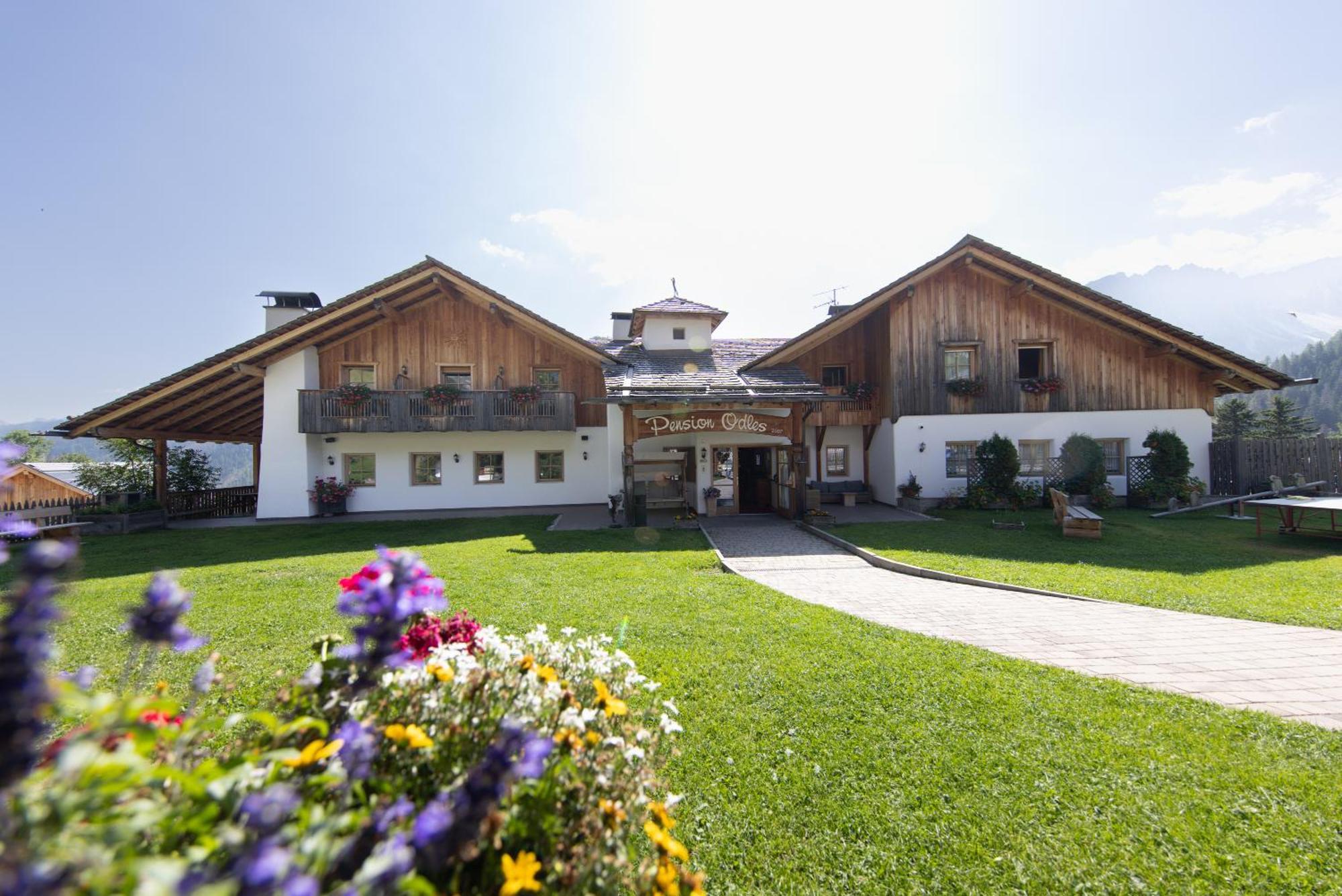 Hotel Pension Odles San Martino in Badia Exterior photo