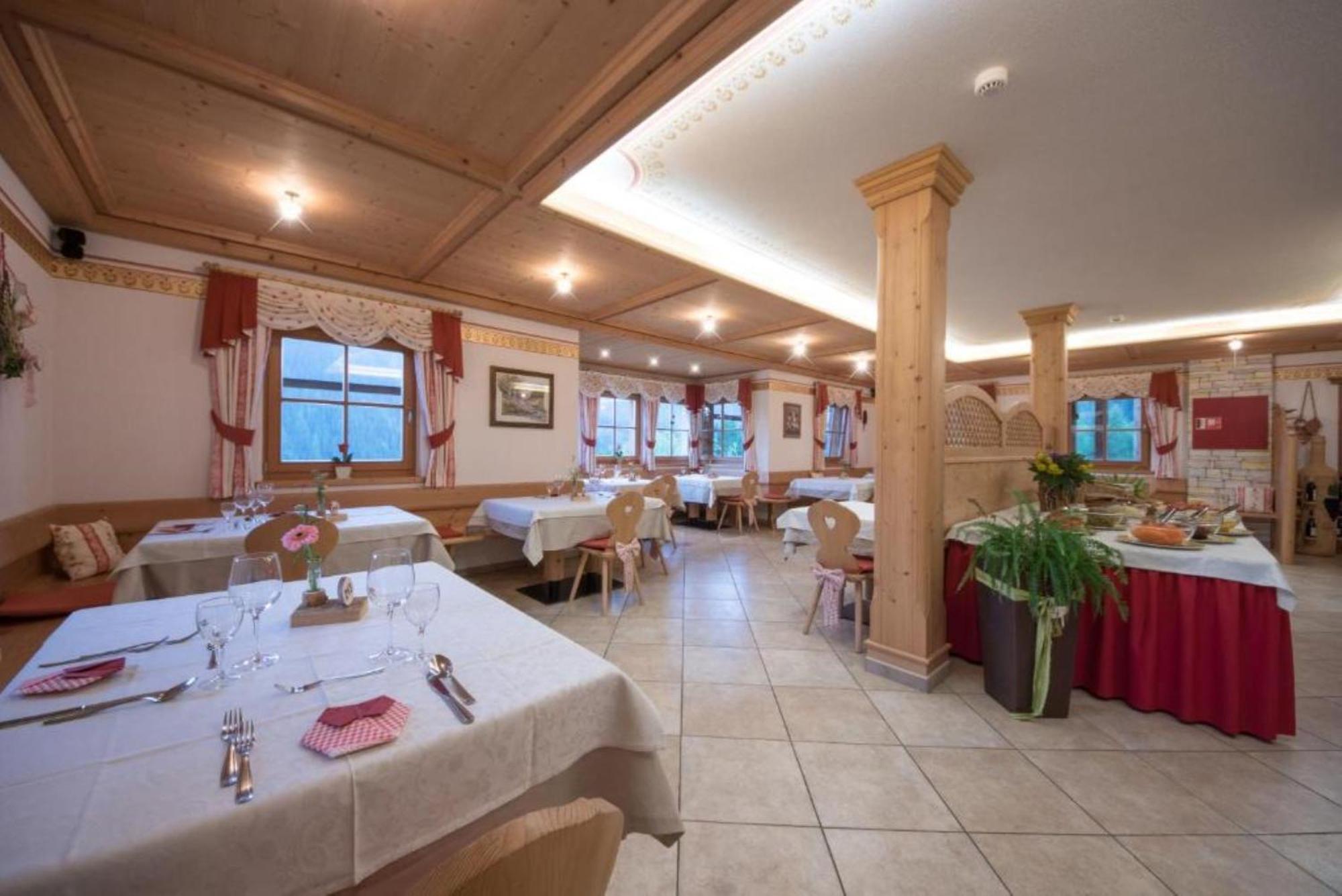 Hotel Pension Odles San Martino in Badia Exterior photo