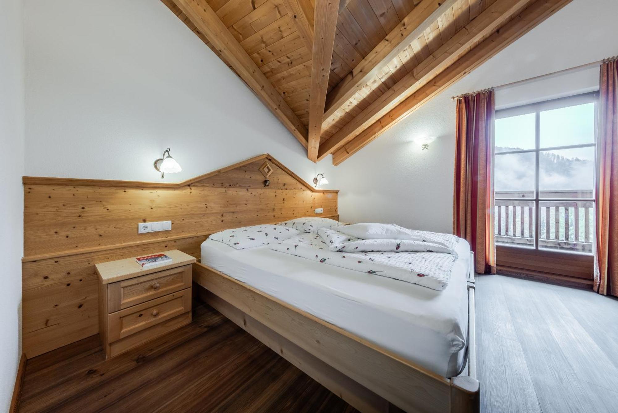 Hotel Pension Odles San Martino in Badia Exterior photo