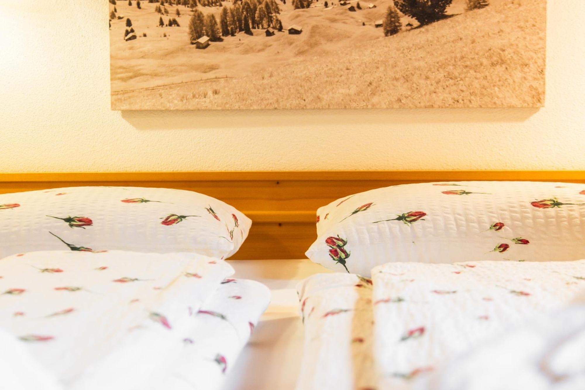 Hotel Pension Odles San Martino in Badia Exterior photo