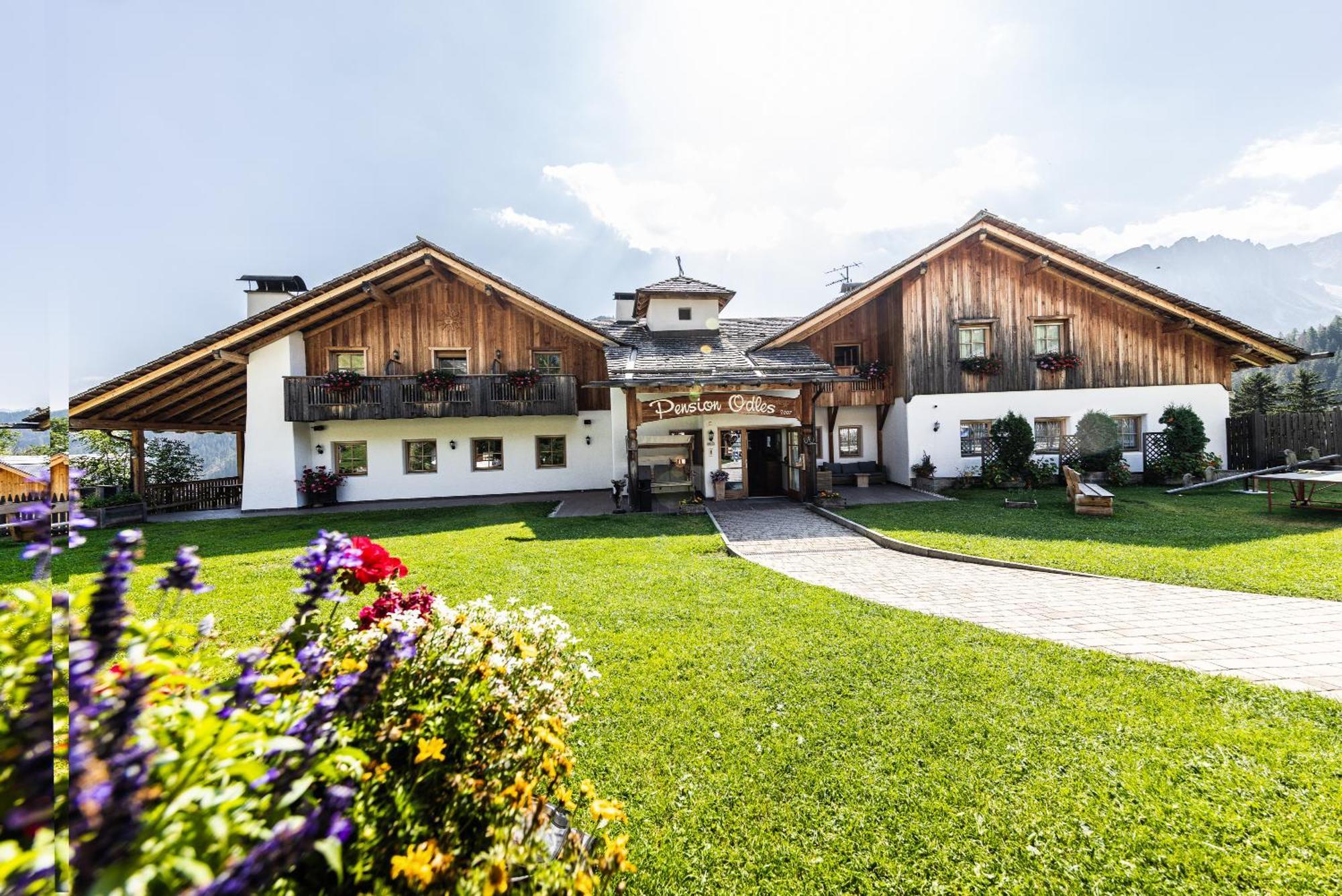 Hotel Pension Odles San Martino in Badia Exterior photo