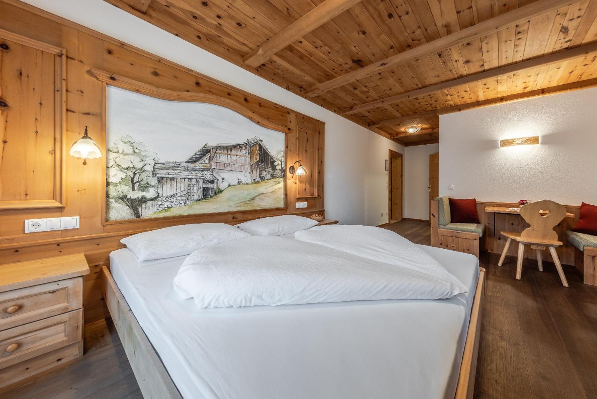 Hotel Pension Odles San Martino in Badia Exterior photo