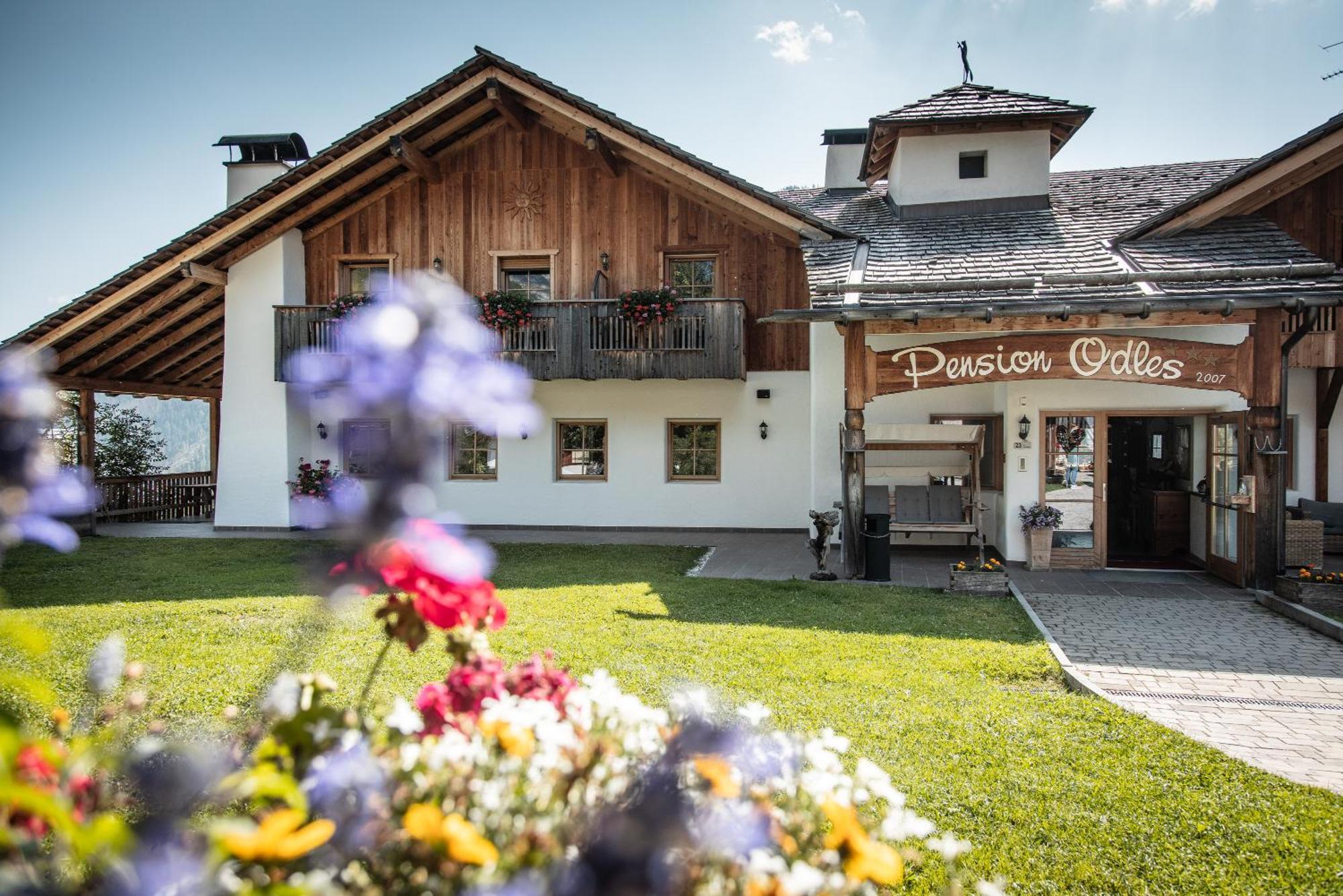 Hotel Pension Odles San Martino in Badia Exterior photo