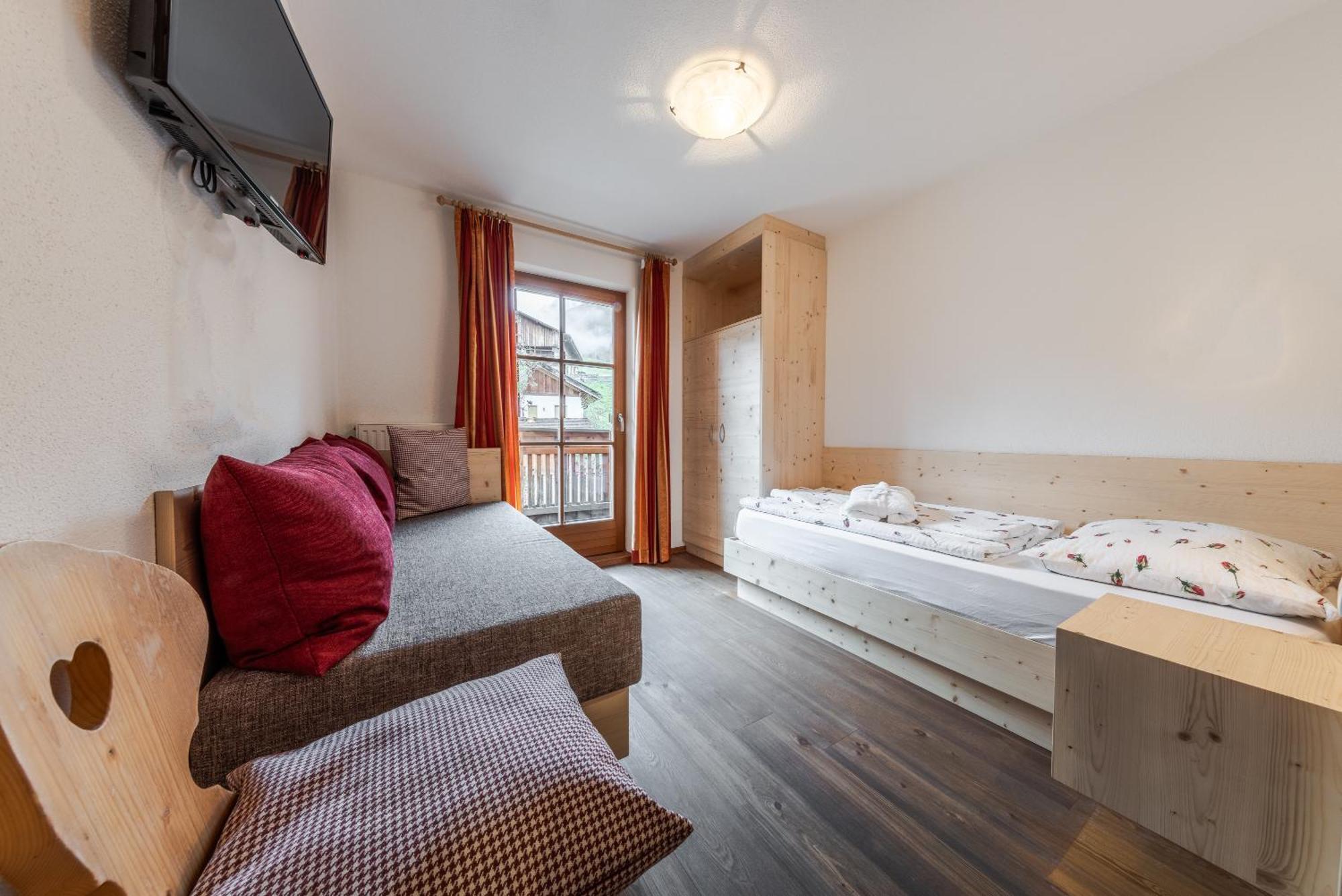 Hotel Pension Odles San Martino in Badia Exterior photo