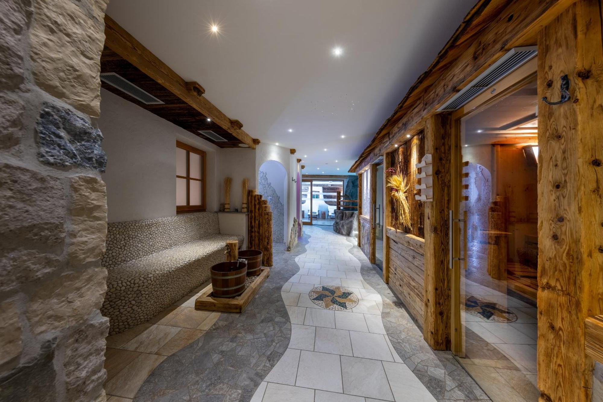 Hotel Pension Odles San Martino in Badia Exterior photo