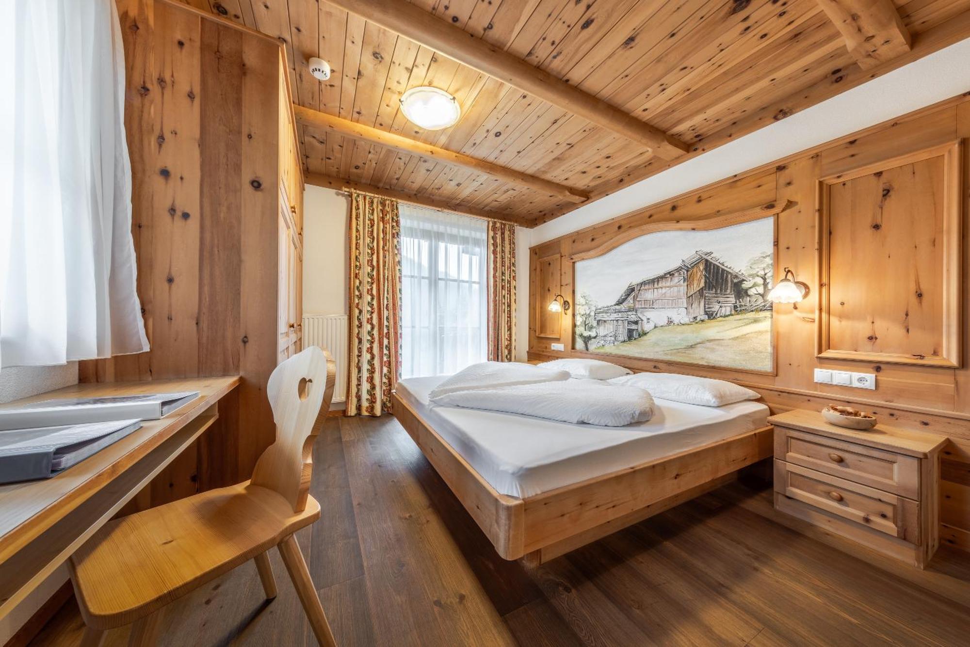 Hotel Pension Odles San Martino in Badia Exterior photo