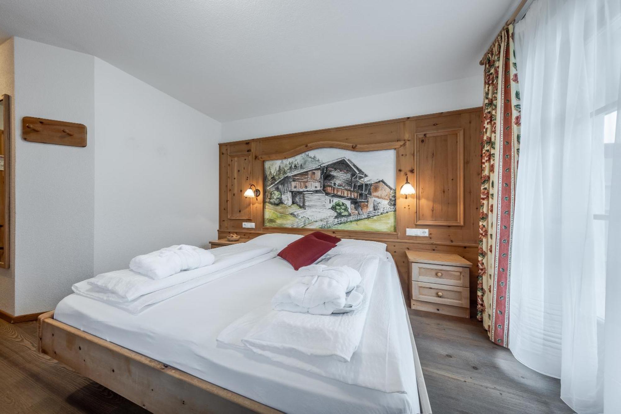 Hotel Pension Odles San Martino in Badia Exterior photo